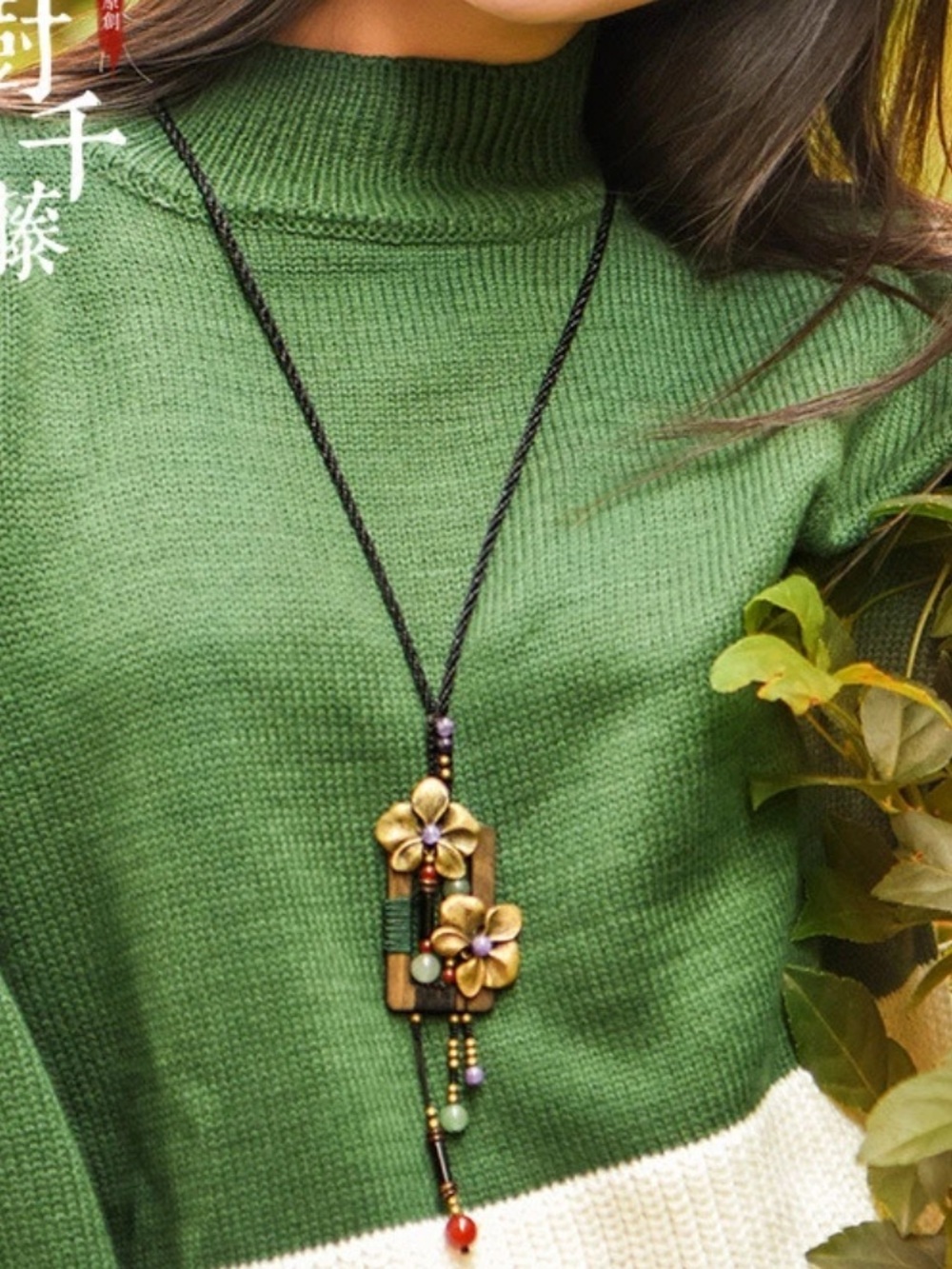 Vintage wood chip Floral metal Pendant Long rope Necklace in Gold and Green